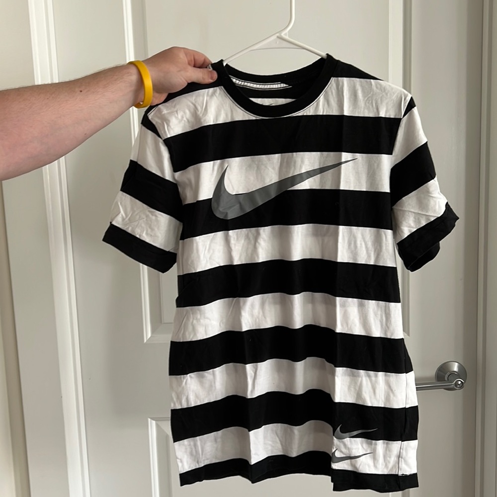 Nike tee